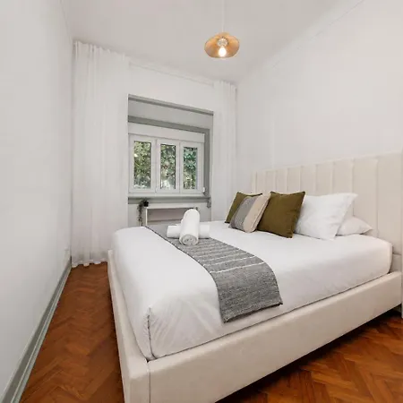 2d- Authentic Lifestyle, Charming Cafes, Local Restaurants And Hidden Gems At Your Doorstep